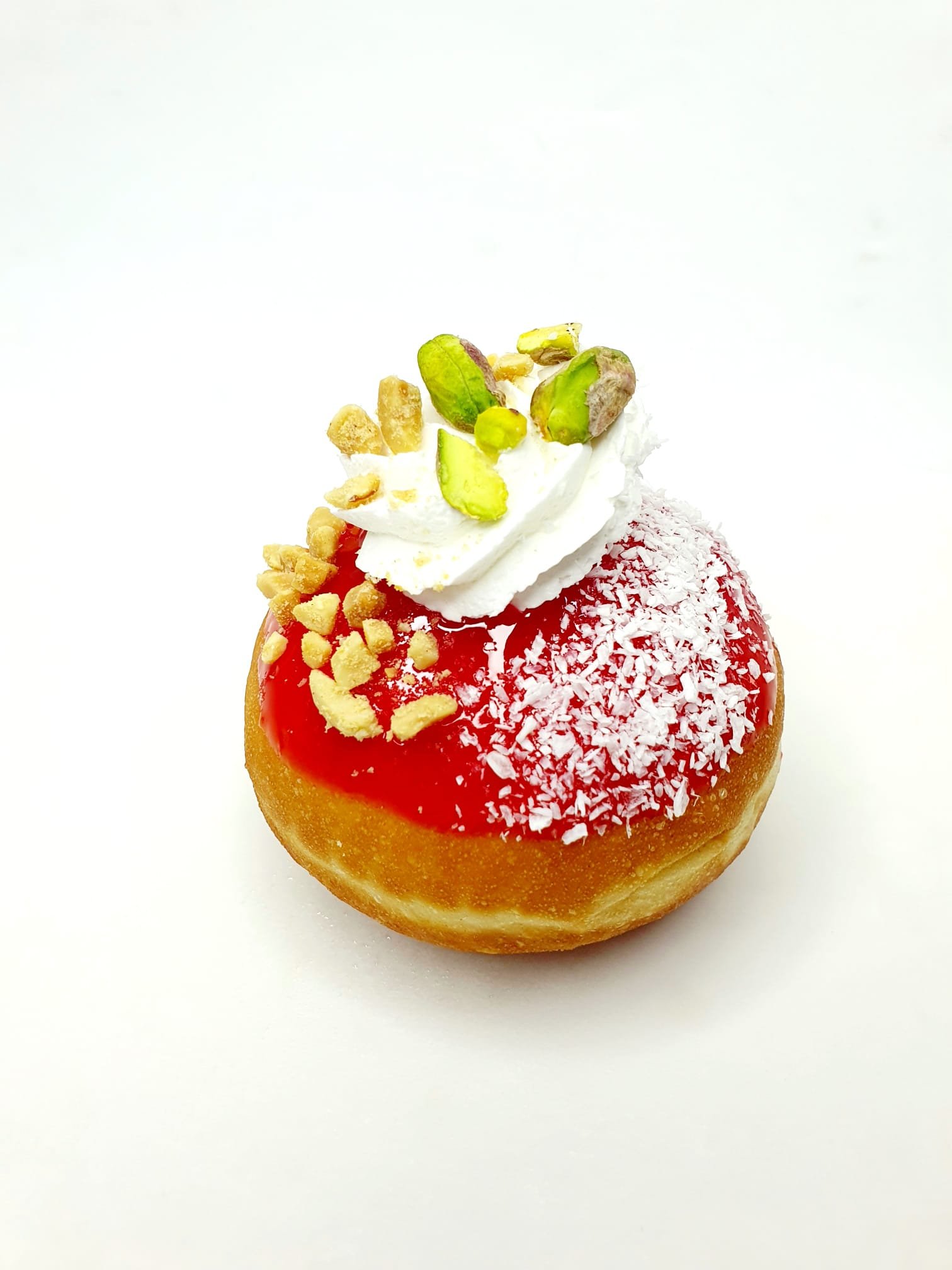 סופגניית מלבי רויאל – מלבי חלבי עם מי ורדים וקוקוס מגורד